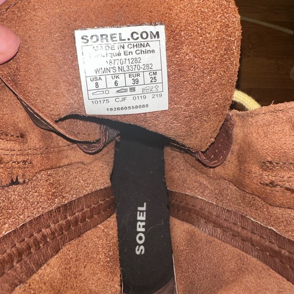 Sorel boots - Picture 6 of 9
